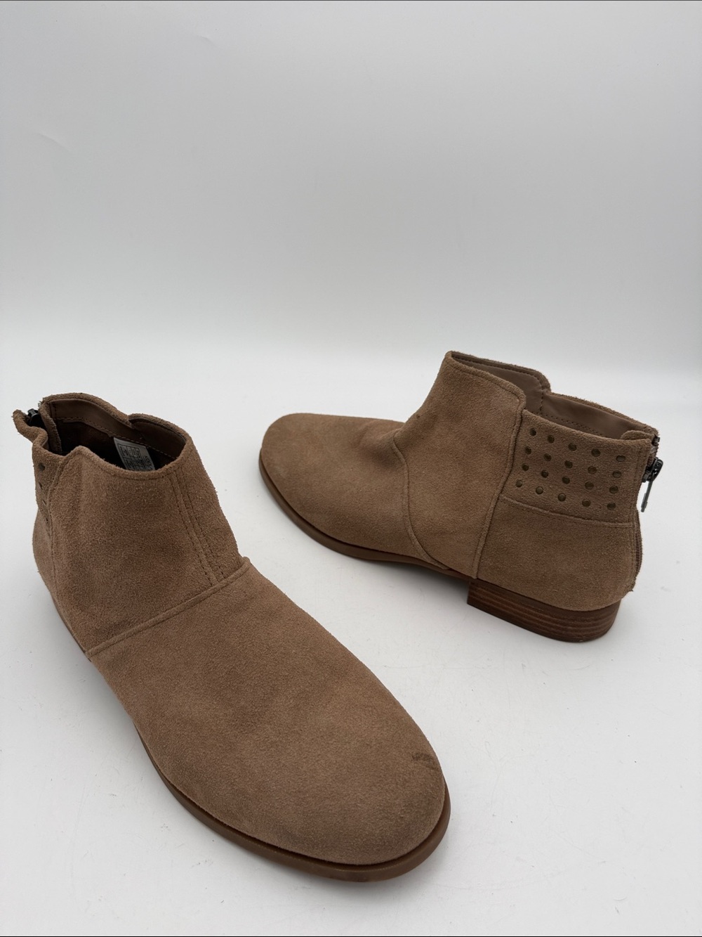 Koolaburra women  Suede Chukka Boots Taupe women 11 casual fall winter office